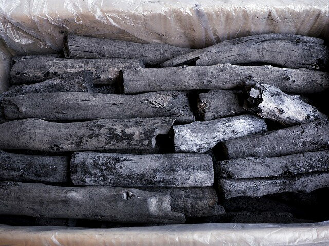 ラオス備長炭 15kg 上丸(長さ約20-27cm、太さ約3-5cm)【11000円以上ご購入で送料無料】