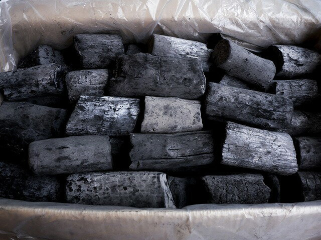 ラオス備長炭 15kg 切太丸(長さ約10-20cm太さ約4-10cm) 【11000円以上ご購入で送料無料】