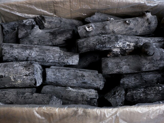 ラオス備長炭 15kg 太丸(長さ約20-27cm、太さ約4-10cm)【11000円以上ご購入で送料無料】