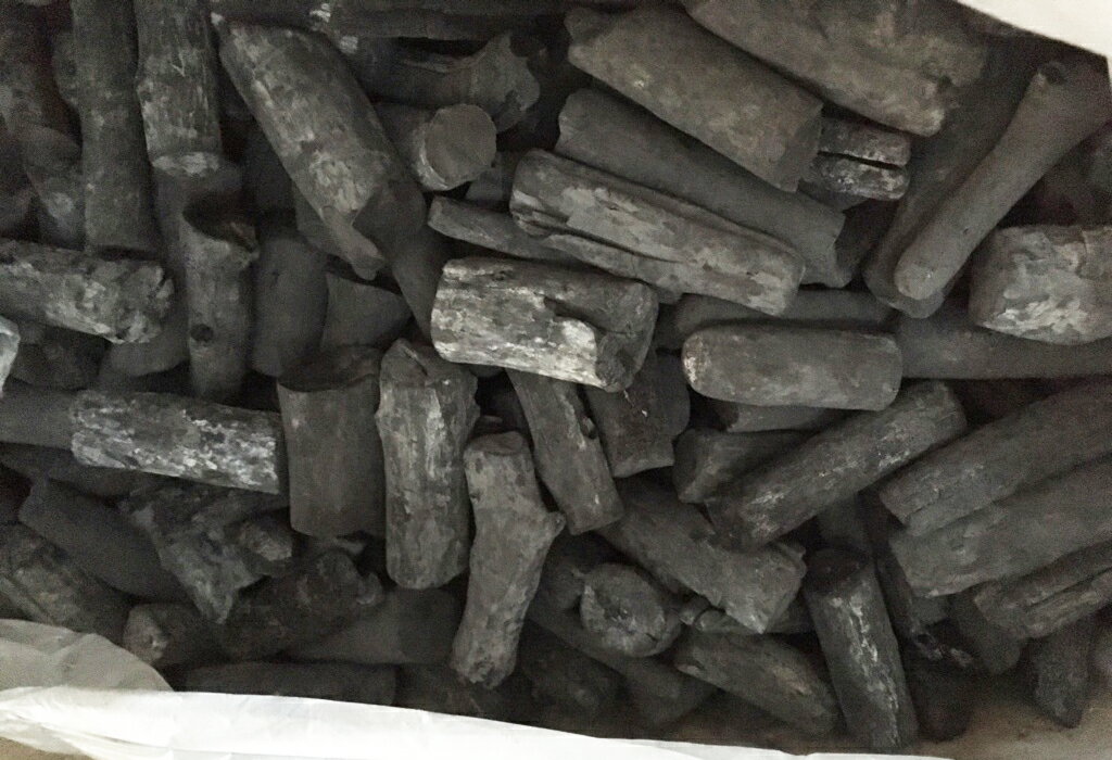 ラオス備長炭 15kg 丸S (長さ約3-10cm、太さ約2-5cm)