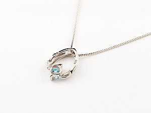 シエロブルーの【10％OFFクーポン配布中】 ネックレス 馬蹄 ブルートパーズ ホースシュー ペンダント プラチナ シンプル レディース チェーン pt900 人気 蹄鉄 11月誕生石｜アングル3