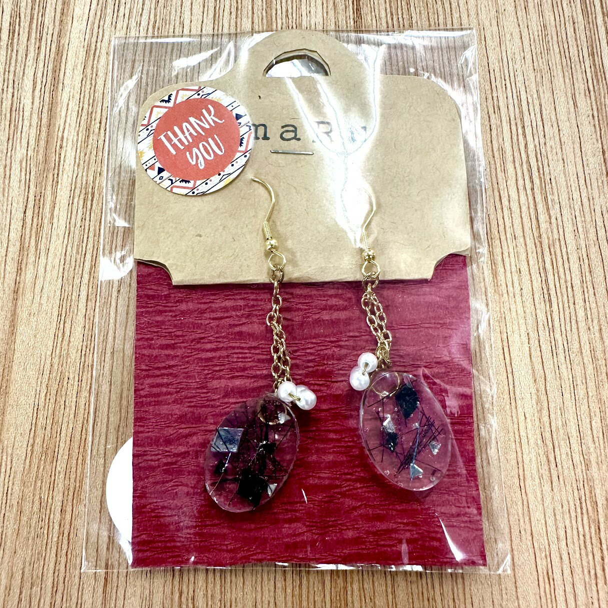 【合同会社集いの里大洋】 レジン イヤリング ピアス 耳 両耳 デザイン モチーフ チャーム カジュアル ミニ インテリア アクセサリー プレゼント フェアトレード グッズ アイテム トレンド クラフト アート 一点もの 手作り 贈り物 個性的 工芸品 便利 生活雑貨 片耳 イヤー