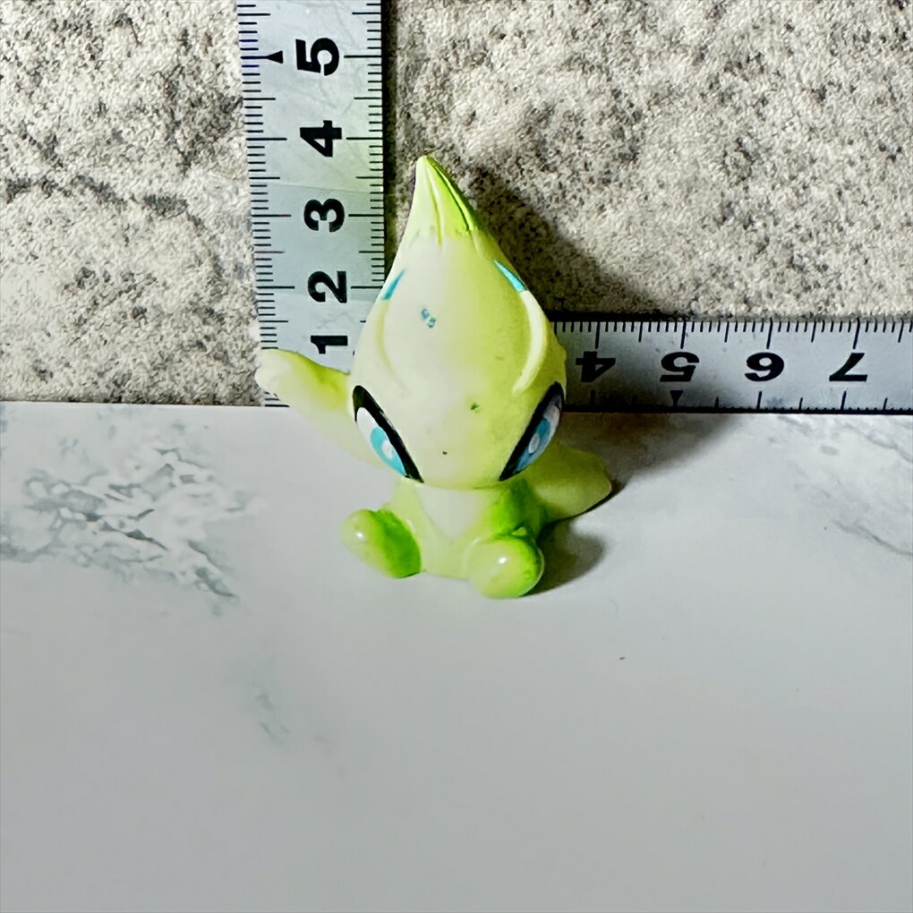 【中古】 【時を超えるポケモン】 【幻のポケモン】 ポケットモンスター セレビィ フィギュア 高さ約3.5cm 幅約3.5cm 奥行き約3.5cm グリーン ブルー 緑 青 中古品 ポケモン