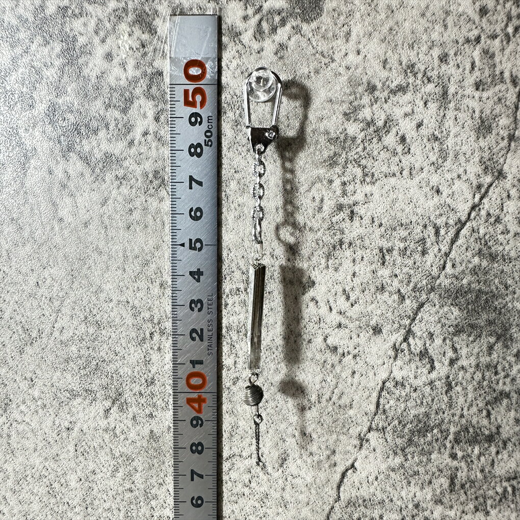 【中古】 【一点物か】 【デザイン秀逸】 デザインキーホルダー アブストラクト 全長約9cm シルバーカラー ブラスカラー