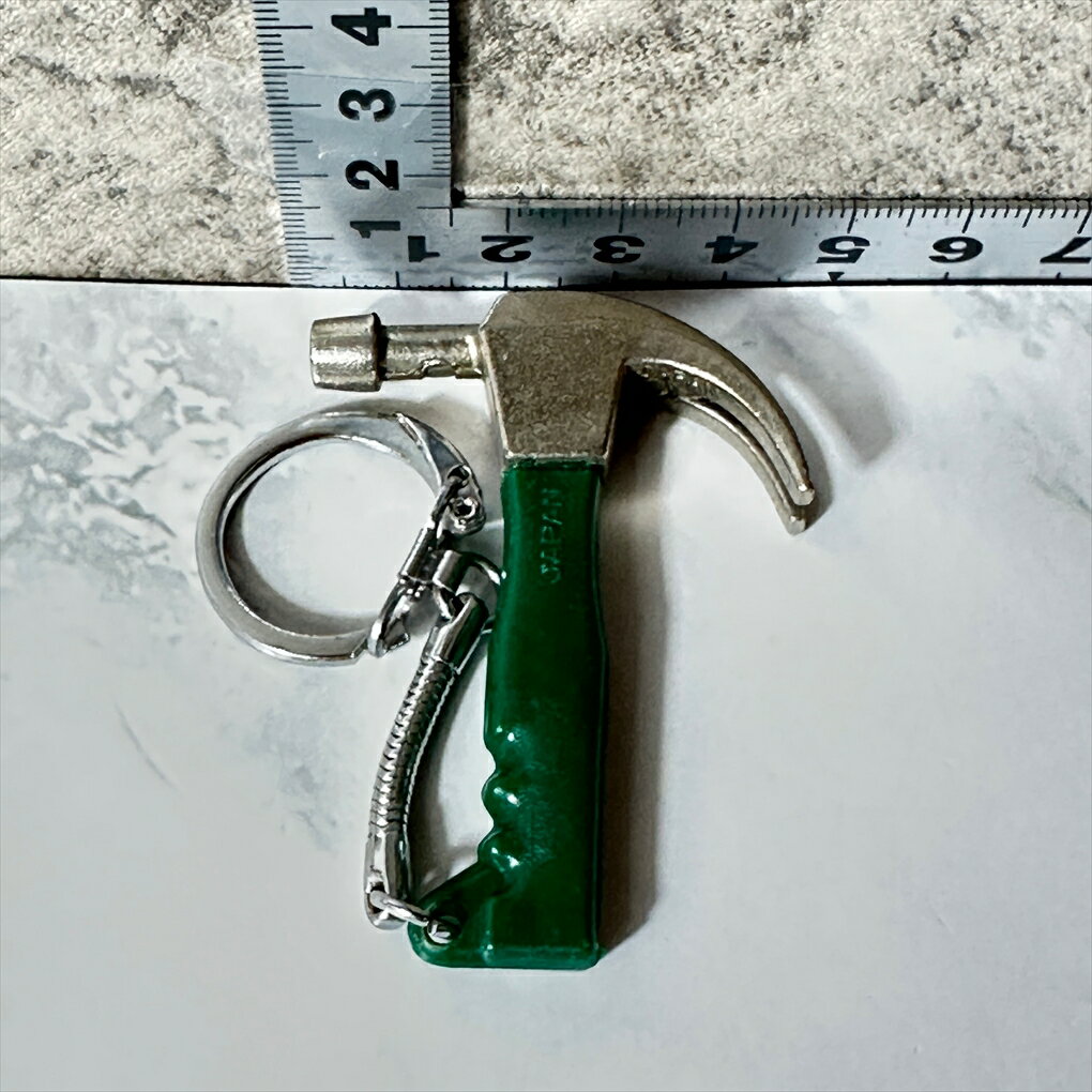 【大工道具】 【ミニチュア】 金槌 ハンマー キーホルダー 工具 ミニチュア シルバー グリーン 縦約4.5cm 横約2cm 厚み約1cm 金属 プラスチック製...