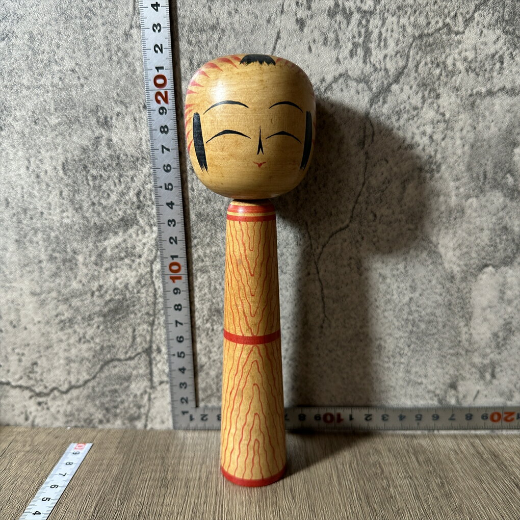 【中古】 【雅やかな木目模様】 【伝統息づく匠の逸品】 聖峯 作 こけし 高さ22cm 横7cm 縦 ...