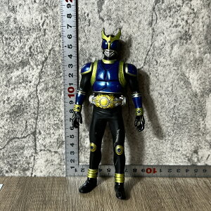 【中古】 【人気ライダー】【青の戦士】 仮面ライダークウガ ドラゴンフォーム フィギュア Kamen Rider Kuuga Dragon Form figure 高さ約16cm 横約8cm 約41g 青系 黒系 金系 中古品 動作確認済み