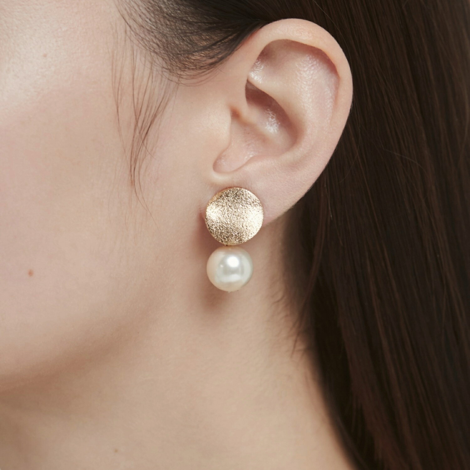 梨地プレート × パールイヤリング (両耳用) レディース アクセサリー 結婚式 パーティー 誕生日 プレゼント シルバー ゴールド ピンクゴールド シンプル