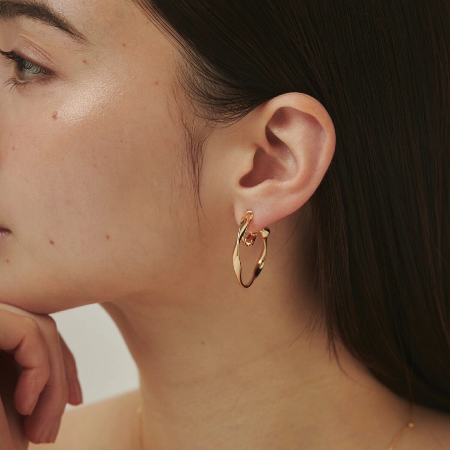 ねじりフープイヤリング (両耳用) レディース アクセサリー 結婚式 パーティー 誕生日 プレゼント シルバー ゴールド ピンクゴールド シンプル