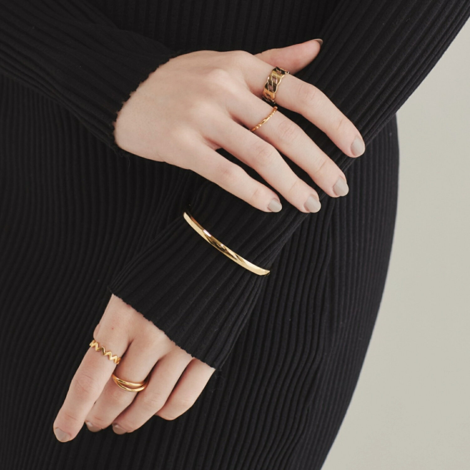 金属アレルギー対応 シンプルバングル / ブレスレット サージカルステンレス レディース アクセサリー 結婚式 パーティー 誕生日 プレゼント シルバー ゴール...