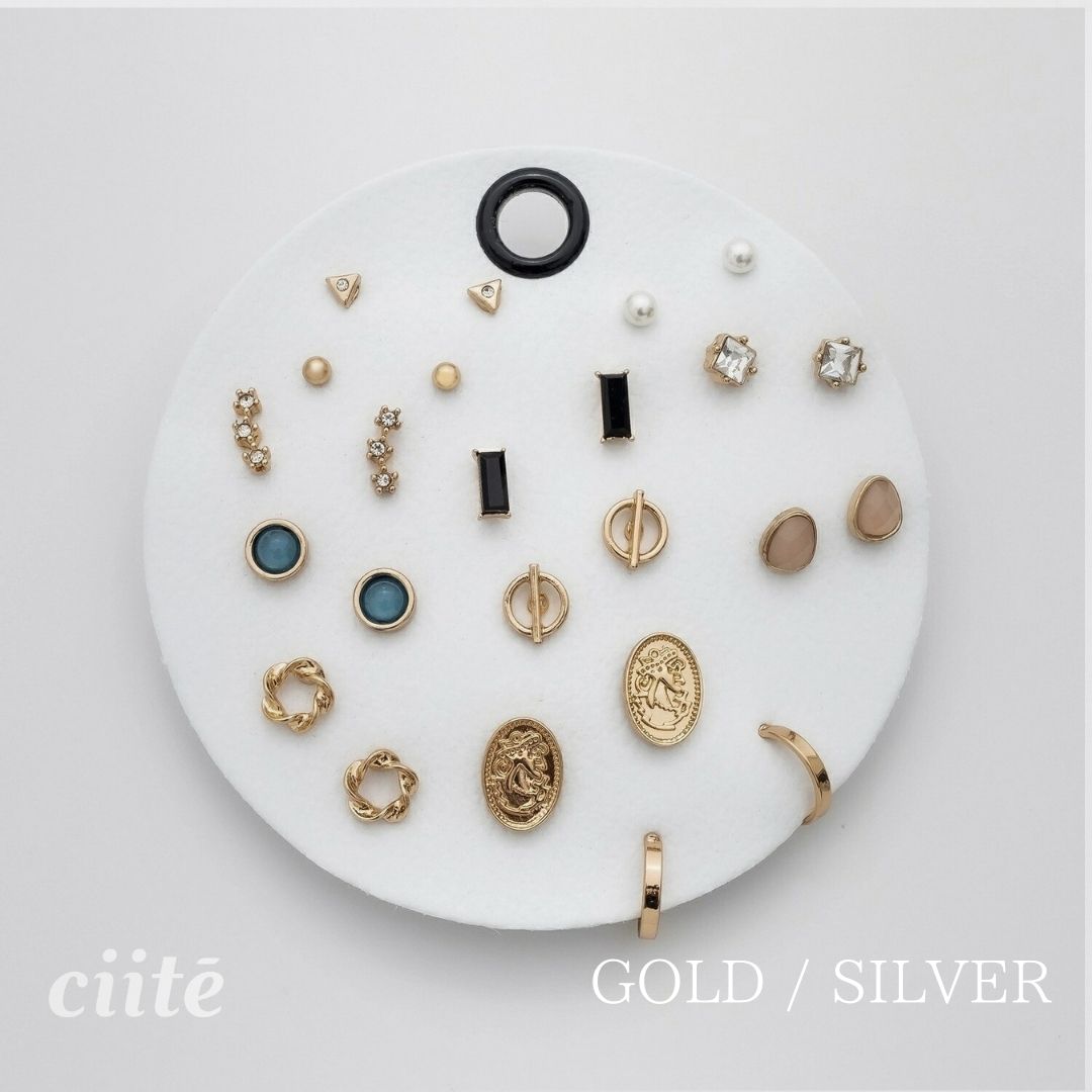 ▼ ゴールド▼ シルバー 商品名 ピアス 12セット / pierce 12 set 素材 真鍮 サイズ トップ：コイン 1.4cm×0.9cm 備考 ◆商品説明◆人気のピアスが12個セットになったピアスセット。シンプルなコーディネートに取り入れるだけでさりげないアクセントに。毎日のピアス選びが楽しくなりそうなピアスセットです。普段使いはもちろん、オフィスから結婚式の披露宴や二次会、ちょっとしたお呼ばれの場など多くのシーンで大活躍すること間違いなし。シンプルなデザインで使い勝手がよく、どんなコーディネートにも合わせやすいです◎◆ ciite'(シーテ）◆フランス語で「街」を意味する「cite'」に由来。付けたときのシルエットやバランスにこだわった、すこしの個性と遊び心を演出するデイリーユースアイテムを展開します。＊撮影環境によりスマートフォン、パソコンなどの画面上と実物では多少色味が異なることがございます。＊商品の特性上、色や形に多少の個体差がございますので予めご了承ください。 送料 配送方法はヤマト運輸のネコポスになります。 ※ネコポスはポスト投函配送となるため、到着日時の指定をお受けすることはできません。 関連ワード人気 シンプル おすすめ おしゃれ かわいい 軽い 可愛い 金 華奢 結婚式 軽量 セット 定番 取れにくい 抜け感 ギフト 女性 ぴったり プレゼント ママ 主婦 大学生 安い 20代 30代 40代 50代 取れない ファースト 和風 ワンポイント 彼女 友達 妻 奥さん 奥様 プチプラ 組み合わせ ギフト 誕生日 成人式 クリスマス お正月 バレンタインデー ホワイトデー 母の日 転職祝い 転勤祝い 引っ越し祝い 敬老の日 クリスマス 忘年会 ハロウィン 七五三 入学式 卒園式 卒業式 入園式 結婚式 披露宴 パーティ 2次会 仕事 プライベート オフィス 記念日 プチプラ プチプライス 人気 トレンド ciite' ciite シーテ 高見え ゴールド シルバー スタイリッシュ 上品 カジュアル ラグジュアリー エレガント 普段使い デイリー パーティー 送料無料 ジュエリーお問い合わせはこちらのメールへご連絡ください。ciite-rakuten@threetokyo.com"カテゴリトップ&nbsp;>&nbsp; ciite'&nbsp;>&nbsp; その他 カテゴリトップ&nbsp;>&nbsp; ネックレス / ピアス（両耳用） / イヤリング（両耳用） / リング / ブレスレット / イヤーカフ