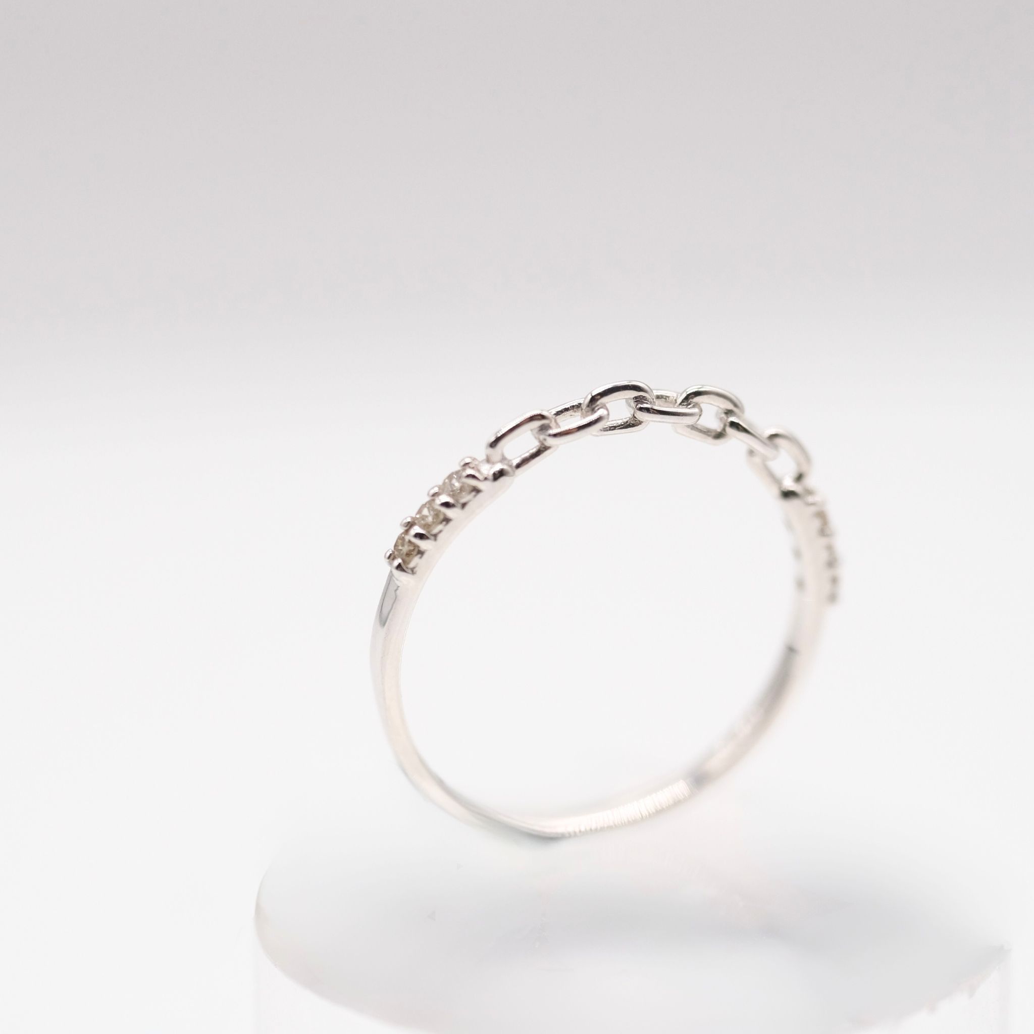 ダイヤモンド リング K10ホワイトゴールド 華奢 シンプル ミニマル レディース 細身 指輪 リンクチェーンモチーフ 重ねづけ 上品 エレガント 普段使い ご褒美 ギフト 誕生日 記念日 プレゼント Cilea ジュエリー 人気 トレンド おしゃれ 大人 女性用 リング