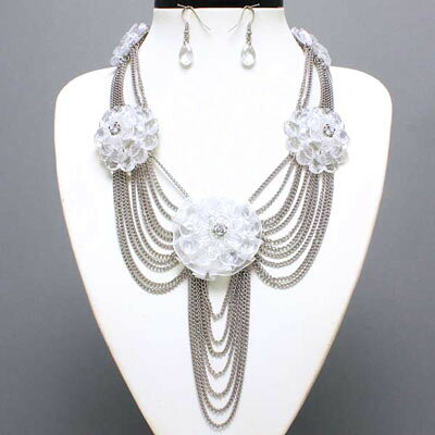 【1点限り＆再入荷なし】まるでレースの芸術♪たっぷりダリアのシルバーネックレス