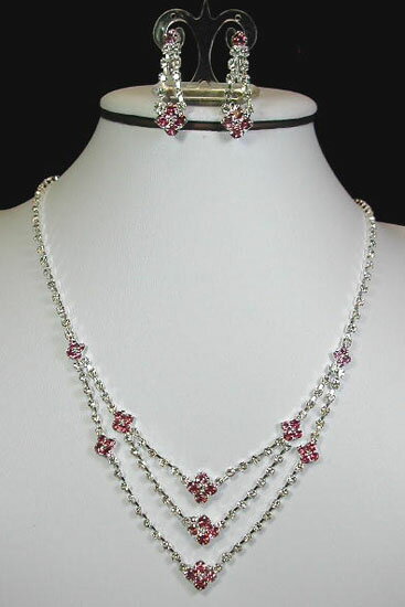 チェリーピンクのお花の3連ネックレス＆イヤリングset