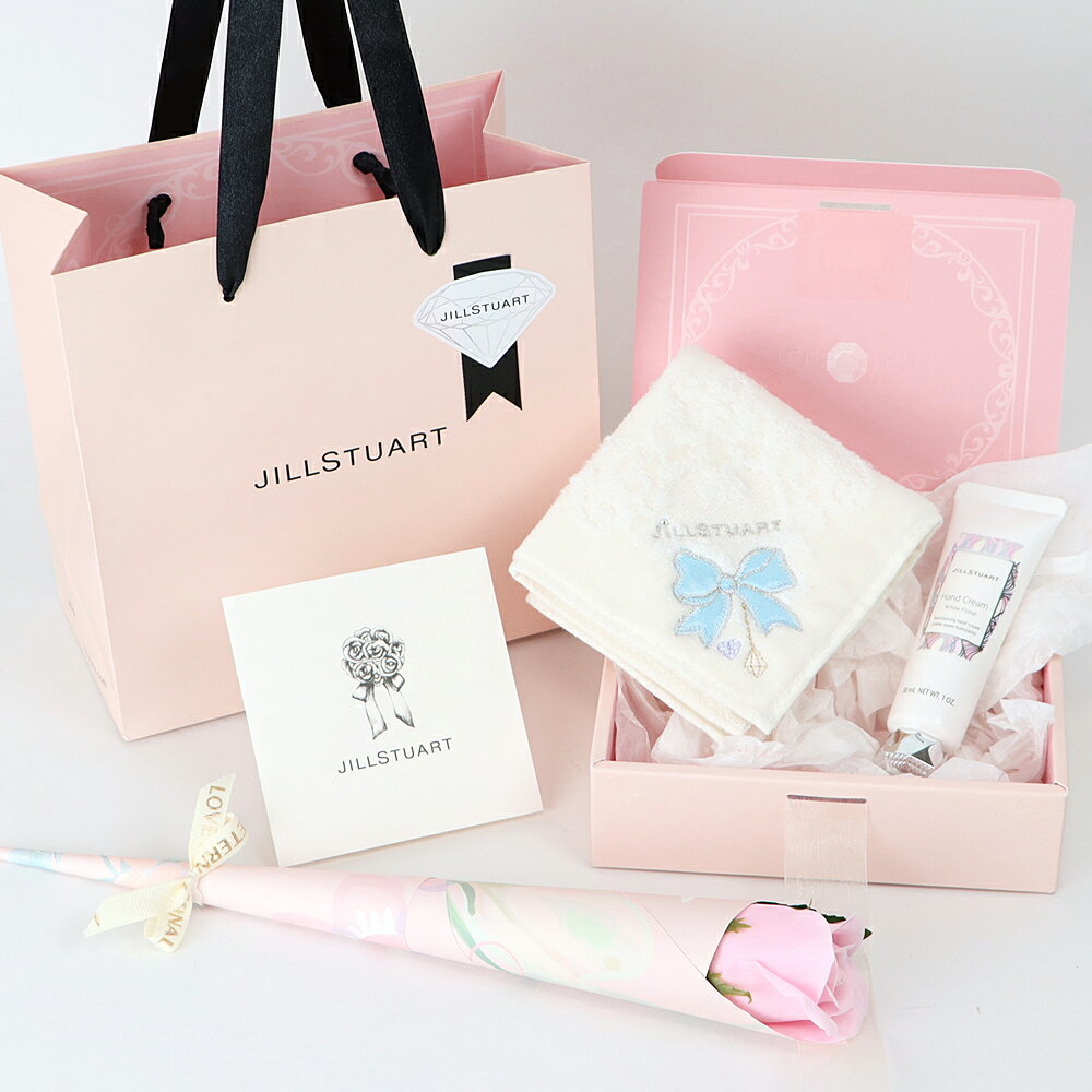 商品名 JILLSTUART (ジルスチュアート) 【ハンドケアIn Her Purseギフトセット】　タオルハンカチ＆ハンドクリーム（ラッピング済） 商品説明 セット内容・ジルスチュアート タオルハンカチ X 1点・ジルスチュアート ハンドクリーム ホワイトフローラル 30g X 1点・ジルスチュアート プレゼントボックス M (外寸 W150mm×D130mm×H41.5mm) X 1点・ジルスチュアート お渡し用お手提げ X 1点・ジルスチュアート メッセージカード X 1点・ソープフラワーブーケ 高さ約30cm X 1輪※こちらの商品は画像のとおりラッピングをしてお送りさせていただきます。JILL STUARTらしくSWEETな世界観を現したギフトセットです。贈り物にピッタリなハンカチとハンドクリームと、薔薇のソープフラワーブーケがセットになっています。ガーリーなデザインが人気の綿100％タオルハンカチは、センス良くギフトとしてお渡し頂ける定番のアイテムです。肌に伸ばすと、コクのあるクリームがとろけるように伸び広がるハンドクリームは手肌にするんとなじみ、滑らかなタッチが心地良さをもたらします。香りは大人気のホワイトフローラル。長くきれいに飾れる薔薇のソープフラワーブーケがギフトを更に華やかに演出します。お誕生日プレゼントは勿論、ホワイトデーのお返しやクリスマスプレゼント、母の日にも最適なギフトセット。お世話になった方、大切な女性へ気持ちが伝わる一品。※ソープフラワーブーケは季節によりお色が異なる場合がございます。※タオルハンカチは季節によりデザインやお色が異なる場合がございます。 メーカー JILLSTUART (ジルスチュアート) 広告文責 はくちょうまる合同会社　03-6447-7112 商品区分 キット・セット・コフレ