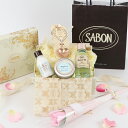 SABON(サボン) 【デリケート・ジャスミン ギフトセット C】 シャワーオイル + ボディスクラブ + シルキーボディミルク + ハートスプーン + フラワーコサージュ (ラッピング済)　【季節のソープフラワーブーケ】