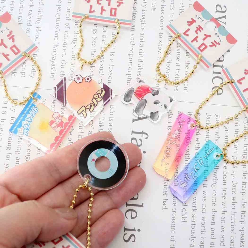 【12月は毎日ポイント10倍！】オモイデレトロ キーチェーン アクリルチャーム ホテルキー ちぇりー クーリア プレゼント かわいい グッズ メール便可 シネマコレクション 男の子 女の子 ギフト