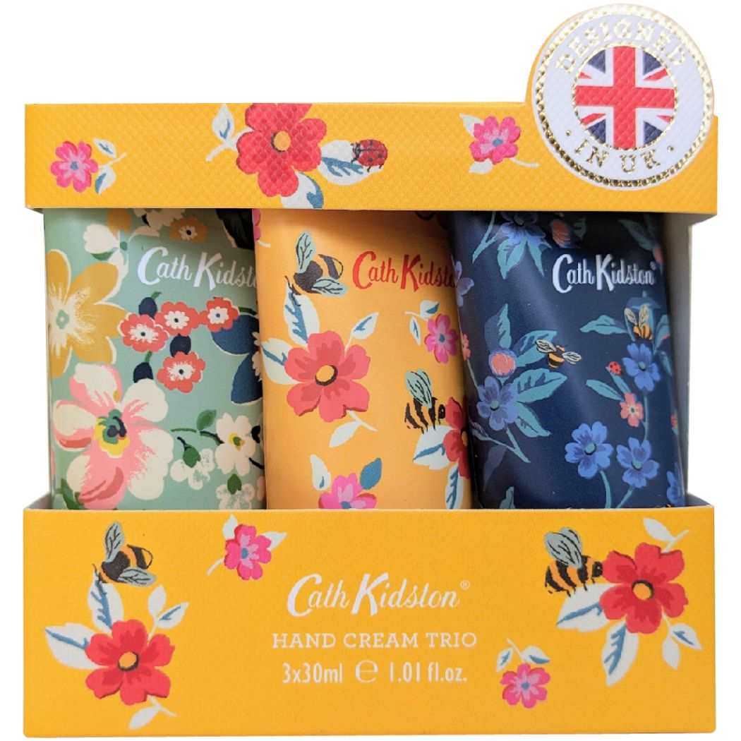 キャスキッドソン コスメ雑貨 ハンドクリームトリオ ハニービー Cath Kidston 東京堂 ハンドケアギフトセット おしゃれ ギフト プレゼント グッズ あす楽 シネマコレクション英国発のライフスタイルブランドかわいい/贈り物/誕生日/女性/お返しイギリス発のライフスタイルブランド[Cath Kidston/キャスキッドソン]シリーズこちらはギフトにぴったりな[ハンドクリームトリオ]3個セットで[レモン、ジャスミン＆ゼラニウム、ピュアサボン]の香りを楽しめます可愛いデザインのパッケージでプレゼントにも最適ですほかにもいろいろあるのでお気に入りをみつけてくださいサイズ：約93x97x30mm（30mlx3本入）このカテゴリにはこんな商品が含まれています生活雑貨【コスメ雑貨】これを見た人はこんなキーワードで検索していますコスメポーチバニティポーチ爪切り卓上ミラーリップキャラクター インテリアキャラクター 雑貨キャラクター柄インテリア小物かわいい 部屋