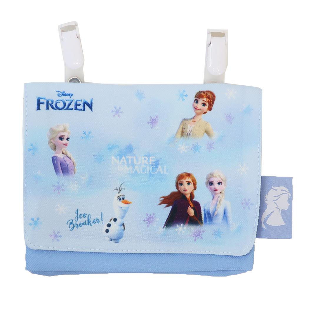 アナと雪の女王 クリップポケット いつでもポッケ FROZEN 新入学 ディズニー ニシオ 新学期準備雑貨 キャラクター グッズ メール便可 あす楽 シネマコレクション新入学 新入園にぴったりなスクール雑貨シリーズマルチポケット/キッズポーチ/幼稚園/小学生/移動ポケット大人気ディズニーキャラクターグッズにまたまた可愛いnewアイテム登場こちらはポケットがない服でもポケット代わりに使える[クリップポーチ]クリップ付きだからスカートやズボン、カバン等にカンタンに取り付け可能ハンカチやティッシュなどいつでも持っておきたい小物入れにぴったりかわいいクリップポーチいろいろあるのでお気に入りを揃えてください。サイズ：約150x120mm素材：ポリエステルカラー/ブルー系（青・紺・ネイビー）【アナと雪の女王】キャラクター グッズ はこちらから &gt;&gt;このカテゴリにはこんな商品が含まれています小学生・学用品【クリップポケット】これを見た人はこんなキーワードで検索しています移動ポケットクリップポケットキッズ ポシェットティッシュケース保育園入学準備入学グッズ新入学小学生子供