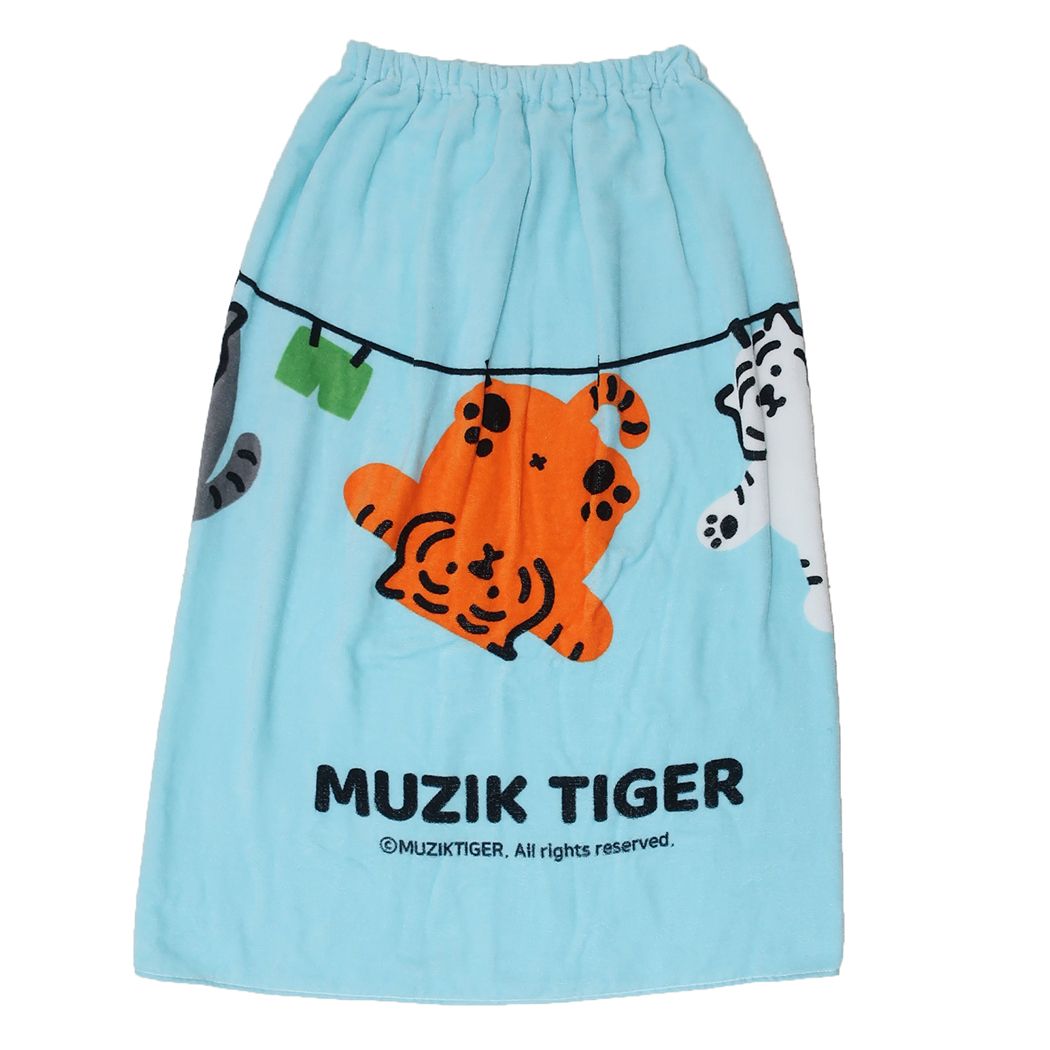 MUZIK TIGER ムジークタイガー ラップタオル 巻きタオル80cm MTG-MT80-2402 ニシオ サマー レジャー用品 海 プール 着替えタオル キャラクター グッズ あす楽 シネマコレクション海やプールでのお着替えや日よけにぴったりなタオルポンチョ韓国 可愛い/プールタオル/海水浴/アウトドア/マキマキタオル韓国発のアクセ、ライフスタイルブランド[MUZIK TIGER/ムジークタイガー]の可愛らしい新作タオルシリーズこちらは海やプールのレジャー、お風呂上がりに大活躍の[巻きタオル 80cm]ゴムとスナップが付いているのでスカートやポンチョのように使用できますお風呂上がりはもちろん、プールや海での水泳の後などでさっと巻くだけ内側には名前が書けるネームタグが付いていてとっても便利かわいいマキタオルいろいろあるのでお気に入りをさがしてくださいサイズ：約1150x800mm素材：綿カラー/ブルー系（青・紺・ネイビー）【マ行 キャラクターその他】キャラクター グッズ はこちらから &gt;&gt;このカテゴリにはこんな商品が含まれていますタオル・バス/トイレ用品【ラップタオル・ポンチョ】これを見た人はこんなキーワードで検索していますプールタオル巻きタオルビーチタオルキッズ タオル着替え タオルキャラクター タオルバスタオルフェイスタオルハンド タオルミニタオル