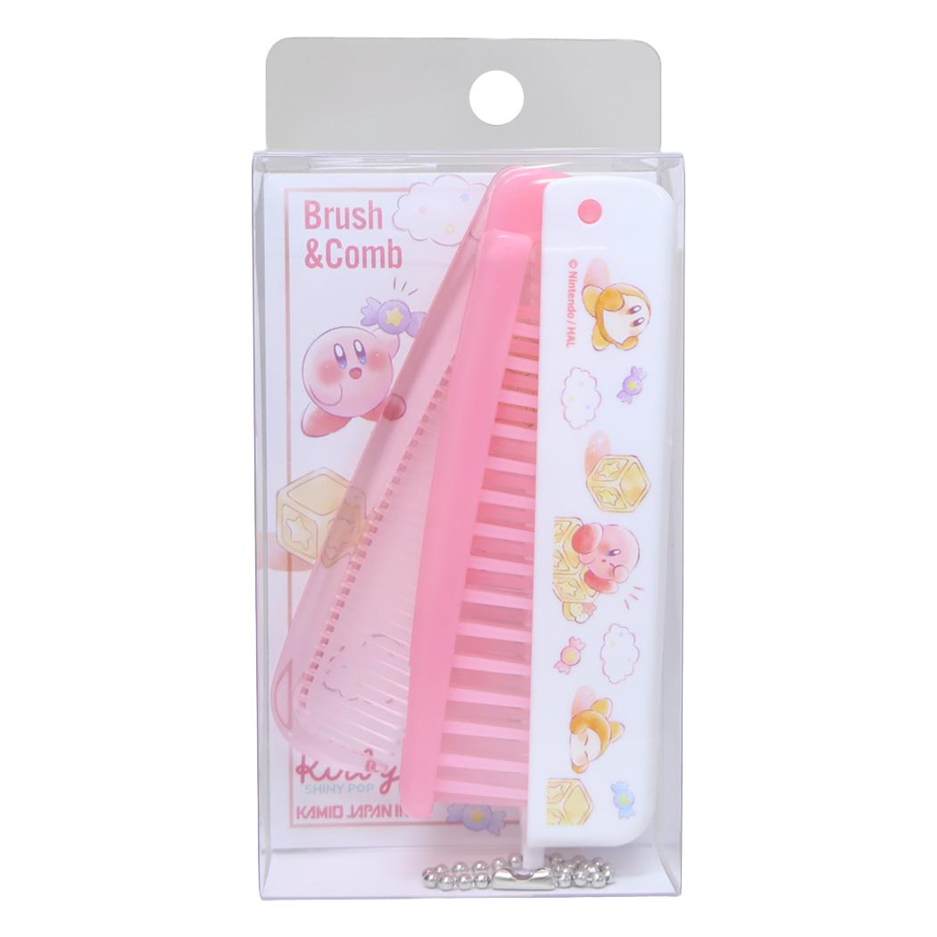 星のカービィ ヘアブラシ 折りたたみブラシ＆コーム PUPUPU RAINY？ DAY カミオジャパン 折りたたみくし キャラクター グッズ メール便可 あす楽 シネマコレクションいつでもどこでも身だしなみチェック櫛/かわいい/ヘアケア/プレゼント/ギフト/Kirby/ほしのカービィ/キャラグッズ大人気ゲーム[星のカービィ]グッズにまたまた可愛いnewアイテム登場こちらは身だしなみの必需品[折りたたみブラシ＆コーム]折りたたみタイプでボールチェーンも付いているから持ち運びにとっても便利いつでもどこでも身だしなみチェック同デザインのミラーもあるのでお揃いにしてねサイズ：約95x25x17mm[Made in Japan]【星のカービィ】キャラクター グッズ はこちらから >>このカテゴリにはこんな商品が含まれています生活雑貨【ブラシ・くし】これを見た人はこんなキーワードで検索していますヘアブラシコームヘアケア用品コスメ雑貨髪の毛キャラクター インテリアキャラクター 雑貨キャラクター柄インテリア小物かわいい 部屋この商品と同じようなおすすめ商品星のカービィ くし スリム折りたたみコーム 折りたたみブラシ星のカービィ くし スリム折りたたみコーム Twinkling Stars星のカービィ 折りたたみ ブラシ＆コーム ENJOY PICNIC同じキャラクター・同じ種類の商品を探す同じキャラクター（星のカービィ）の商品はこちら同じ種類（ブラシ）の商品はこちら同じキャラクターの同じ種類（星のカービィ ブラシ）の商品はこちら