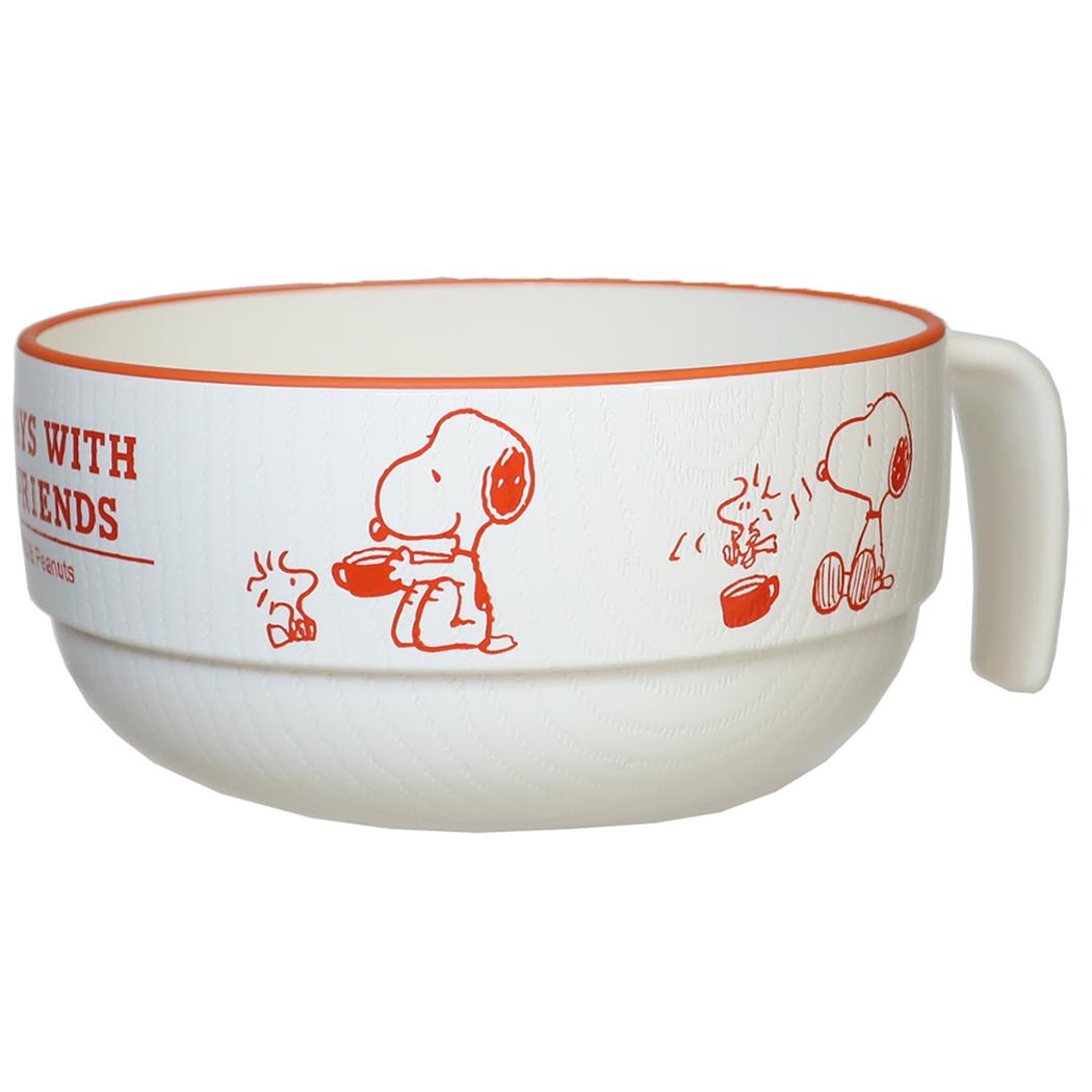 大人気[PEANUTS/SNOOPY]のキュートなテーブルウェアが登場軽くて割れにくい、小さなお子様から年配の方まで安心して使える食器シリーズこちらはスープカップにちょうどいい大きめ[MUG CUP]電子レンジ 食洗器対応で使い勝手バツグンスタッキングタイプだから重ねて収納できます他にもいろいろありますのでお気に入りを見つけてくださいサイズ：約113x58x113mm素材：PET、ABS樹脂[Made in Japan/日本製]