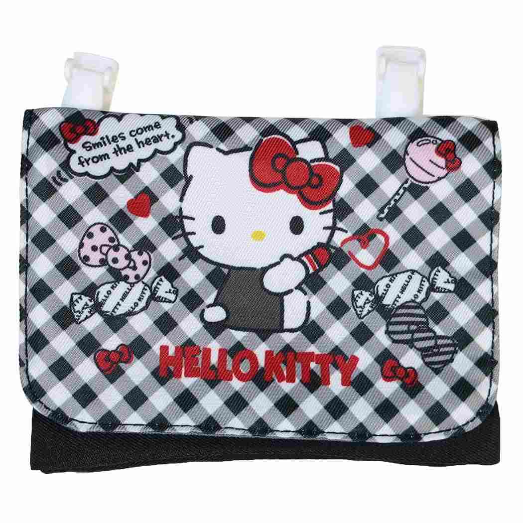 大人気サンリオキャラクターグッズにかわいいnewアイテム登場こちらはポケットがない服でもポケット代わりに使える[クリップポーチ]クリップ付きだからスカートやズボン、カバン等にカンタンに取り付け可能ティッシュポケットも付いてとっても使いやすいかわいいクリップポーチいろいろあるのでお気に入りを揃えてください。サイズ：約145x110x25mm素材：ポリエステル対象年齢：3才以上