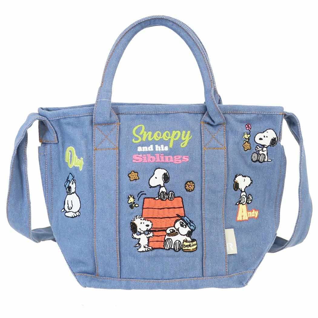 大人気[PEANUTS/SNOOPY]グッズにまたまた可愛いnewアイテム登場こちらは使いやすい[ミニバッグ]トートバッグ＆ショルダーバッグの2way仕様お出かけやショッピング、レジャーなど幅広いシーンで活躍します。広めの底マチで、見た目以上の収納力。お弁当箱やボトル類もすっきり収まります。メインバッグとしてはもちろん、サブバッグとしても使いやすいサイズです。可愛いキャラバッグいろいろあるのでお気に入りを揃えてくださいサイズ：約W370x250x145mm（持ち手：約320mm/ショルダー：最長約950mm）素材：綿、ポリエステル、レーヨンポケット：外側2箇所、内側1箇所スヌーピーグッズ/ミニトート/手提げ/手提げバッグ/かばん/ポシェット/斜めがけ/斜めがけバッグ/肩掛け/お出かけバッグこの商品と同じようなおすすめ商品　⇒スヌーピー Gray　⇒スヌーピー IP.タブロー50.ピーナッツ-1L バンダナ レッド / ブルー　⇒スヌーピー IP.タブロー50.ピーナッツ-1L シブリングス グレー /同じキャラクター・同じ種類の商品を探す　⇒同じキャラクター（スヌーピー）の商品はこちら　⇒同じ種類（トートバッグ）の商品はこちら　⇒同じキャラクターの同じ種類（スヌーピー トートバッグ）の商品はこちら