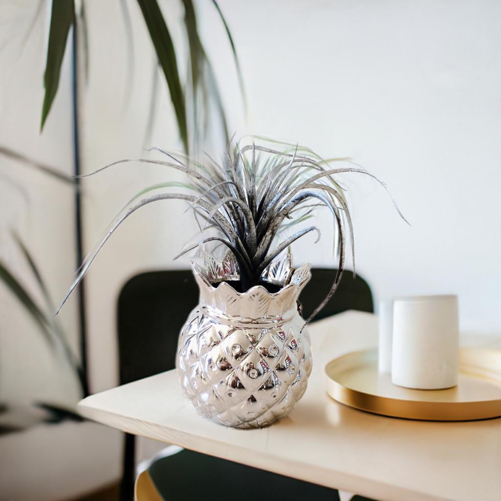 フラワーアレンジメント　アーティフィシャルフラワー　グリーンアレンジメント　ディスプレイ　店舗ディスプレイ　ギフト　パイナップル　贈り物　豪華　エレガント　シルバー　シルバーベース　フェイクエアープランツ
