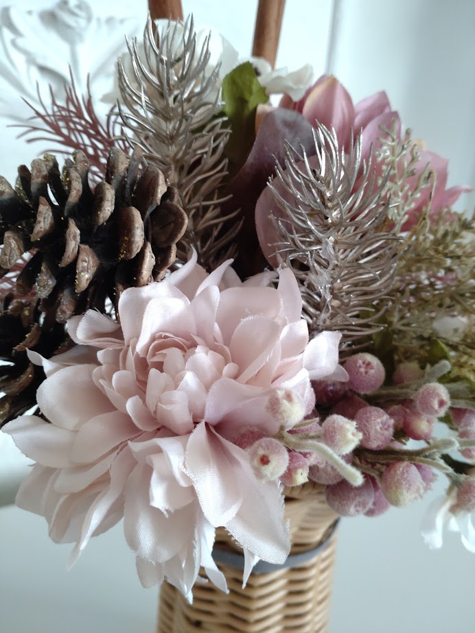 フラワーアレンジメント　アーティフィシャルフラワー　ナチュラルベース　ラタン　ピンク　ギフト　スモーキーピンク　造花アレンジメント 2