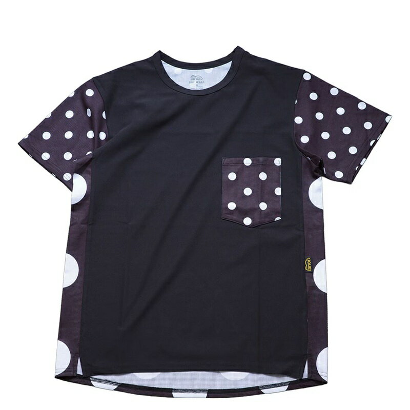 大小ドットをデザイン致しましたクレイジーTシャツです。 通気性・吸汗速乾性に優れたプライムフレックスを使用。 前身頃は天竺、後ろ身頃・袖・ヨークはメッシュ素材。 通気性・快適性を最重要視しアクティビティはもちろんタウンユースとしてもお使い頂けます。 POLYESTER 100% 吸汗速乾・UV・ストレッチ サイズ　　　　　XS　　　　　S　　　　　　М　　　　　L 着丈・前/後　62.5/68cm　　64.5/70cm 66.5/72cm　　68.5/74cm 肩幅　　　　　40cm　　　　43cm　　　　45cm　　　　47cm 身幅　　　　　46cm　　　　50cm　　　　53cm　　　　56cm 袖丈　　　　　19.5cm　　　20.5cm　　　21.5cm　　　 22.5cm 袖口幅　　　　16cm　　　　17cm　　　　18cm　　　　19cm MODEL 身長168cm・体重53Kg 着用サイズS ※当店では実店舗・他ショッピングモールでの販売も行っております。 在庫システムの性質上、ご注文後でも品切れ等もございます。 ご注文確認の際、改めてのご案内をさせて頂きます。大小ドットをデザイン致しましたクレイジーTシャツです。
