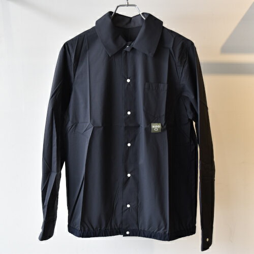 BUDOベースコンプセプトにある、山・街・道を行き交える『すぐに走り出せるシャツ』。 トレイルランニングにもロード・ランにも普段にも幅広く着て頂けるウェアです。 撥水、耐水、透湿性、ストレッチ性を兼ね備えた素材。 ジップアップとはまた異なる...