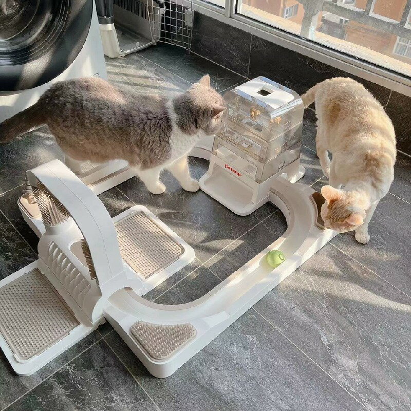 Rakuten - 【多頭飼い対応】フードディスペンサー内蔵 猫用多機能おもちゃ ストレス解消 ブラッシング効果 自動給餌器と一体型 知育トイ