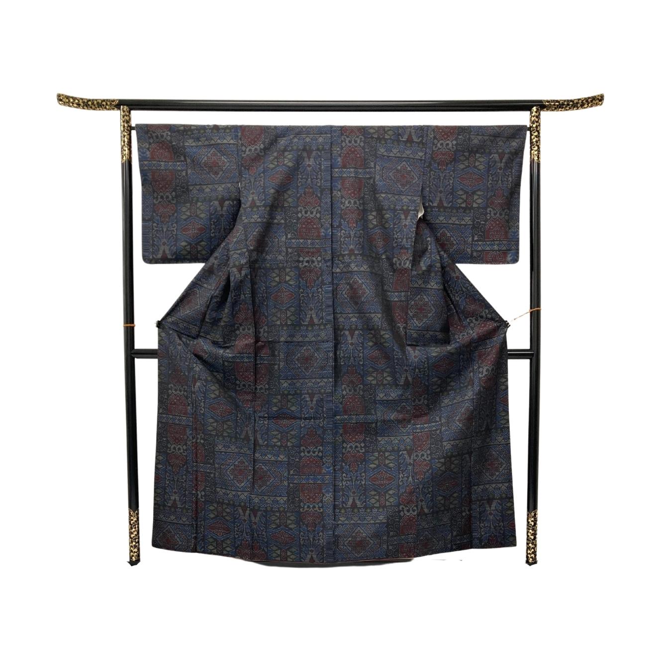 大島紬 送料無料 着物 リサイクル着物 シルク 国産 プレゼント 一点もの サスティナブル身丈149cm 身幅132cm 袖丈49cm 裄幅66cm 前幅22cm 後ろ幅28cm