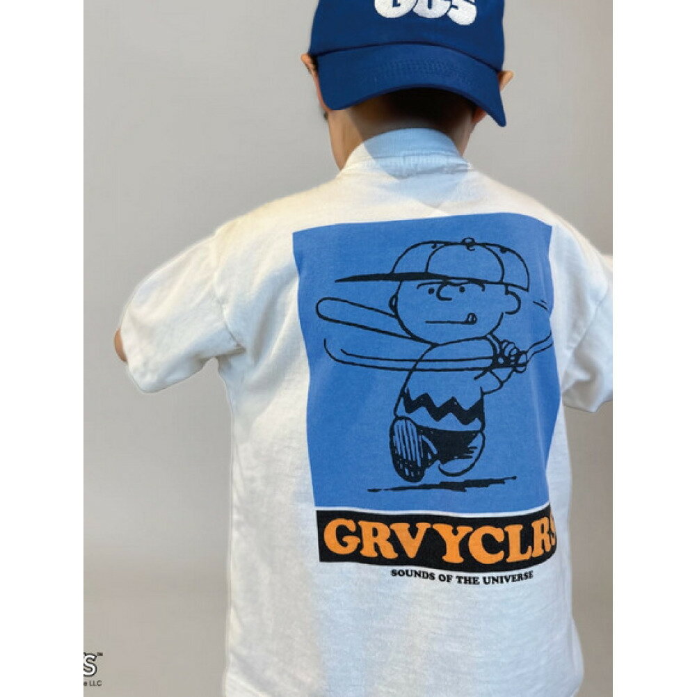 “グルーヴィーカラーズ”のテンジク SNOOPY BASEBALL TEE【4月入荷予定】PEANUTS×GROOVY COLORSコラボアイテム。40/2天竺素材の半袖Tシャツ。GROOVY定番型のややゆったりとしたシルエット。フロントはブランドロゴと野球のグローブを持ったSNOOPY、バックにはバットを振るチャーリーブラウンのプリント。▲　ご予約の注意　▲1、ご利用可能な支払い方法は以下です。・クレジットカード・銀行/コンビニ前払い2、以下のサービスはご利用いただけません。・返品・交換・内容の変更/キャンセル・複数点を予約頂いた際の個別発送3、発送のタイミングについて。・注文単位(全て揃ってから)の発送（入荷月ごと、もしくは複数個に分けてのご注文をおススメ致します)【注意事項の詳細】https://www.rakuten.ne.jp/gold/circus-circus/free/reserve-info.html綿100%4NV紺関連キーワード:子供服 キッズ 男の子 女の子 ガールズ ボーイズ 女子 男子 ジュニア jr ユニセックス 1W白 115cm 125cm 135cm 145cm 155cm 165cm MM(170-178)cm 新着 grv42621470採寸結果は全てセンチ表記です。商品により多少の誤差がございます。目安とお考え下さい。※BCはバックセンター（首から裾までの後中心）です。※SNPはサイドネックポイント（肩から裾までの直線で計測した長さ）です。生地の厚み薄手普通厚手生地の伸縮性なしややありありa46a228a229a326a