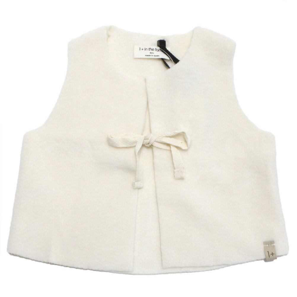 “ワンモア イン ザ ファミリー”のMARINETTE(ベスト)見た目もあたたかなフリース素材のベスト。フロントはリボンで結ぶ仕様。保温性が高く、ふんわりと柔らかな肌触りが特徴。ナチュラルな雰囲気が魅力です。同素材の小物やパンツとセットでも...