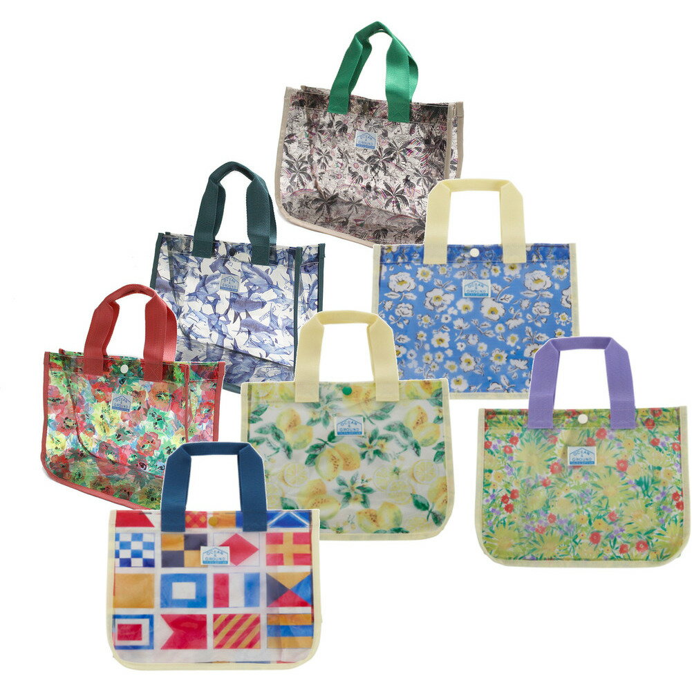 “オーシャン＆グラウンド”のプールBAG SANTA MONICAカラーごとに異なる総柄デザインを楽しめるプールバッグ。お子さまが学校などでも使いやすい程よいサイズ感。マチもあり、収納力も抜群。ドットボタンでの開閉ができ、持ち運びも安心です。レジャーやアウトドアシーズンでも重宝するアイテム。本体　PVC持ち手　ポリエステル100%メーカー希望小売価格はメーカーカタログに基づいて掲載しています関連キーワード:子供服 キッズ 男の子 女の子 ガールズ ボーイズ ジュニア 海 川 プール 撥水アウトドア レジャー FREE(KIDS-JUNIOR)cm oce1315801サイズ(cm)FREE(KIDS)たて25.5よこ33マチ14採寸結果は全てセンチ表記です。商品により多少の誤差がございます。目安とお考え下さい。※BCはバックセンター（首から裾までの後中心）です。※SNPはサイドネックポイント（肩から裾までの直線で計測した長さ）です。a199a208a265a299a370a
