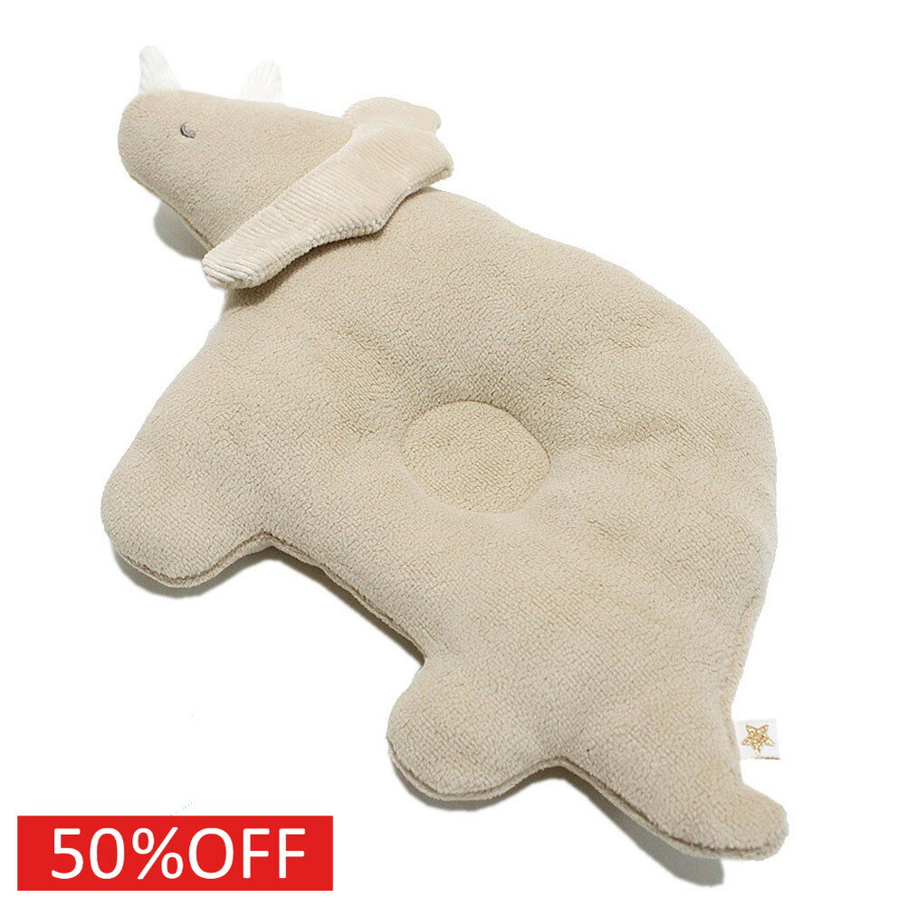 “モクモフ”の恐竜まくらすやすやと眠る恐竜柄のベビー枕。ぬいぐるみのような肌さわりのフリース素材を採用。中央のまあるいくぼみが赤ちゃんの頭に優しくフィット。角部分はパッチワーク風のデザインに。見た目のインパクトがありサイズを選ぶ必要が無いので、出産祝いなどのギフトにもおすすめ。お揃いのベビースタイと使うのも◎この商品は【 ラッピングギフト無料対象商品 】となっております。 購入時に備考欄へ「ラッピング希望」と記載頂ければ、無料ギフトラッピングにて発送させていただきます。 記載がない場合、通常発送となりますのであらかじめご了承くださいませ。 本体　ポリエステル92%　ポリウレタン8%別布　綿70%　ポリエステル27%　ポリウレタン3%中綿　ポリエステル100%キャメル(CM)アイボリー(IV)グリーン(GR)アイボリー(IV)グリーン(GR)メーカー希望小売価格はメーカー商品タグに基づいて掲載しています関連キーワード:赤ちゃん 女の子 男の子 ガールズ ボーイズ出産祝い あかちゃん ベビーまくら ベビーフォト お祝い ギフト ビブ おくるみ プレゼント ガールズ 女の子 ガーリー キャメル(CM) FREE(BABY)cm mof276510トップ&nbsp;>&nbsp;セール&nbsp;>&nbsp;ブランド一覧&nbsp;>&nbsp;マ&nbsp;>&nbsp;モクモフ(mocmof)トップ&nbsp;>&nbsp;ブランド一覧&nbsp;>&nbsp;マ&nbsp;>&nbsp;モクモフ(mocmof)トップ&nbsp;>&nbsp;アイテム一覧&nbsp;>&nbsp;ベビー・マタニティ&nbsp;>&nbsp;ベビー雑貨トップ&nbsp;>&nbsp;セール&nbsp;>&nbsp;アイテム一覧&nbsp;>&nbsp;ベビー・マタニティ&nbsp;>&nbsp;ベビー雑貨トップ&nbsp;>&nbsp;ベビー&nbsp;>&nbsp;ベビー雑貨サイズFREE(BABY)たて15よこ30採寸結果は全てセンチ表記です。商品により多少の誤差がございます。目安とお考え下さい。※BCはバックセンター（首から裾までの後中心）です。※SNPはサイドネックポイント（肩から裾までの直線で計測した長さ）です。a366a