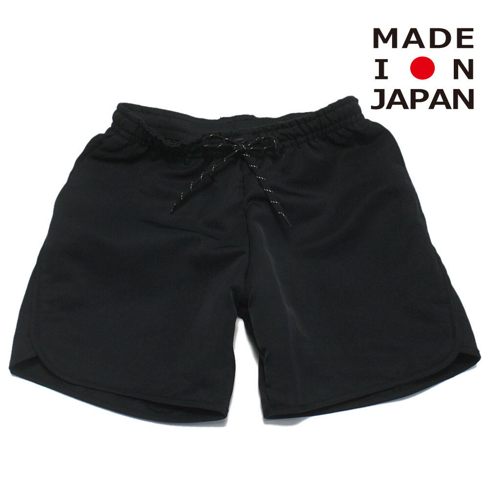 “マウンテン”のsemi dull board ショーツ水陸両用で使用できる、リサイクルナイロン素材のショートパンツ。MOUN TEN.定番のボードショーツをアップデートしました。丈夫なリサイクルナイロンツイルにシワ加工を施し、独特の鈍い光沢と、ソフトでしっとりとした質感に。撥水は、環境負荷の少ないフッ素フリーのC0撥水です。やや短めでワイドなシルエットと、サイドから裾にパイピングを施したスポーティーなディテール。スッキリとしたスタイリッシュな印象になっています。アクティブシーンでも、普段着としても穿きやすい、オールマイティーな一枚です。サイドにシームポケットがあります。ウエストはゴム入り、ドローコードで調節可能です。前中心のみ裏地付きです。modelブラック:114cm / 125サイズ着用modelサンド:113cm / 125サイズ着用※撥水加工は半永久的の為、お洗濯やクリーニングを繰り返すと効果が低下します。 市販の撥水スプレーをご使用の際は、目立たない所でシミにならないかご確認の上ご利用下さい。表地　ナイロン100%（リサイクルナイロン)裏地　ポリエステル100%【日本製】サンドメーカー希望小売価格はメーカー商品タグに基づいて掲載しています関連キーワード:子供服 キッズ 男の子 女の子 ガールズ ボーイズ 女子 男子 ジュニア jr ユニセックス ブラック 125cm 140cm 0(140-155)cm mun641954トップ&nbsp;>&nbsp;ブランド一覧&nbsp;>&nbsp;マ&nbsp;>&nbsp;マウンテン(MOUN TEN.)トップ&nbsp;>&nbsp;アイテム一覧&nbsp;>&nbsp;パンツ&nbsp;>&nbsp;ショート・ハーフパンツ(その他)トップ&nbsp;>&nbsp;アイテム一覧&nbsp;>&nbsp;水着・スイムグッズ・甚平&nbsp;>&nbsp;水着トップ&nbsp;>&nbsp;ボーイズ・ユニセックス&nbsp;>&nbsp;パンツ&nbsp;>&nbsp;ショート・ハーフパンツ(その他)トップ&nbsp;>&nbsp;ボーイズ・ユニセックス&nbsp;>&nbsp;水着・スイムグッズ・甚平&nbsp;>&nbsp;水着サイズ(cm)1251400(140-155)ウエスト幅272932股上202324股下121416ヒップ幅414651わたり幅252830裾幅232527採寸結果は全てセンチ表記です。商品により多少の誤差がございます。目安とお考え下さい。※BCはバックセンター（首から裾までの後中心）です。※SNPはサイドネックポイント（肩から裾までの直線で計測した長さ）です。生地の透け感なしあり生地の厚み薄手普通厚手生地の伸縮性なしややありあり裏地なしあり裏起毛ウエストゴム総ゴムハーフゴムウエストアジャスターありなしウエストアジャスター仕様ドローコードありa300a351a