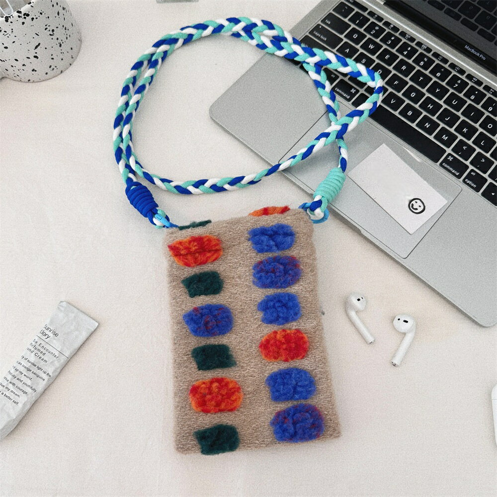 Rakuten - ＜モバイルポーチ＞ 起毛 もこもこ 水玉 ショルダー 肩掛け ベージュ かわいい カラフル