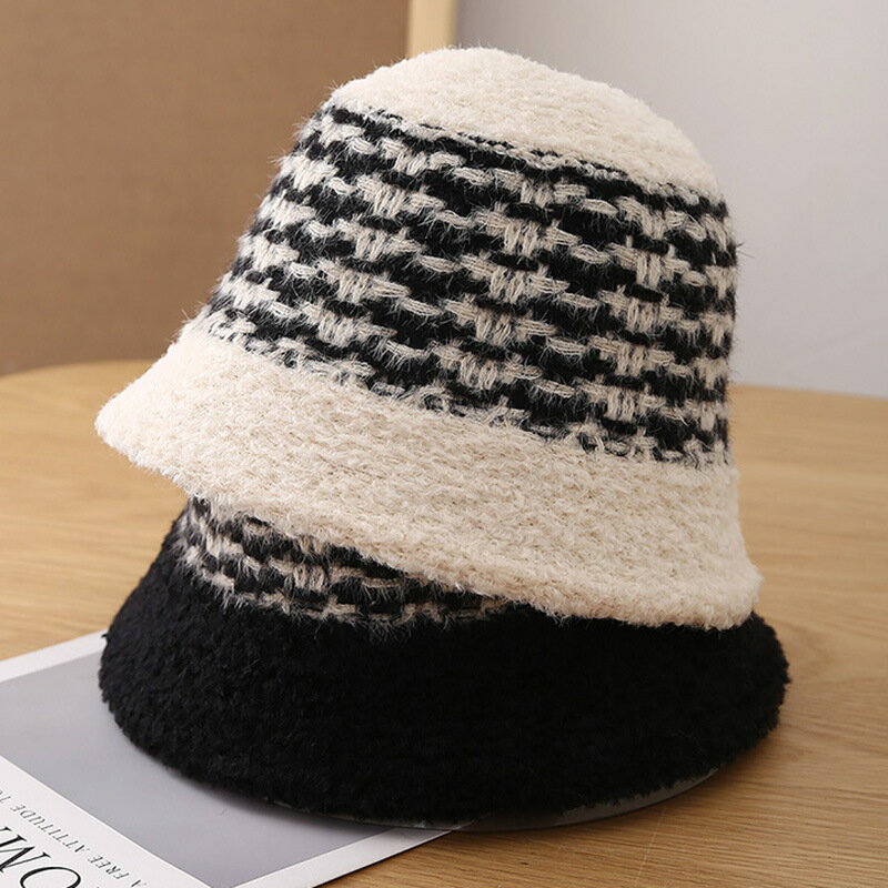 《ジクザク柄切替バケットハット》バケットハット 黒 ブラック 白 ホワイト モノトーン ジクザク柄 幾何学柄 切替デザイン カジュアル おしゃれ かわいい かっこいい 大人可愛い 韓国風 ストリート系 モード系 ナチュラル ユニセックス 折りたたみ可能 防寒 防風 厚手素材