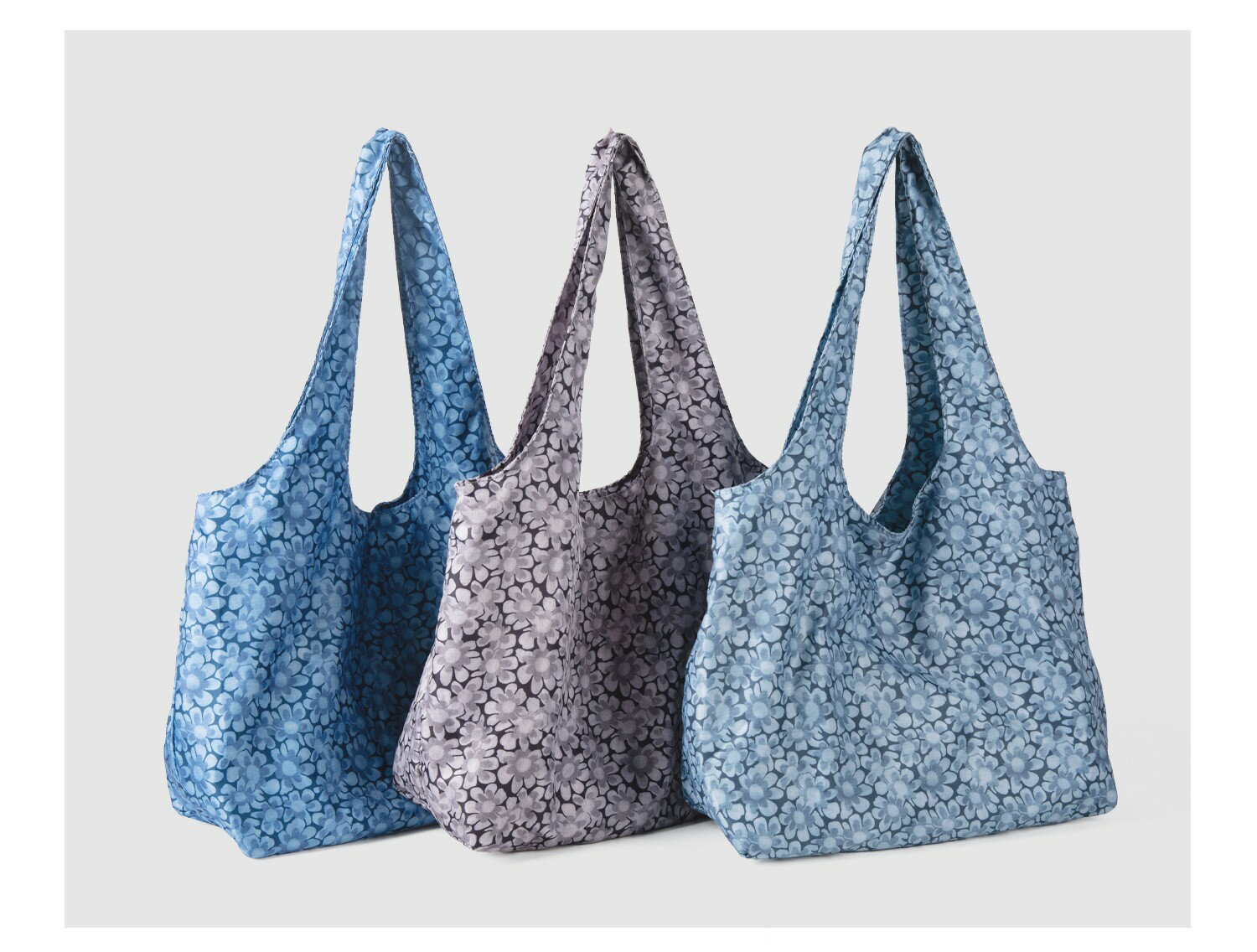 Rakuten - 《花モチーフトートバッグ》 花柄 ナイロン100 軽量 大容量 3色展開 トート バッグ 花柄 ナイロン 軽量 大容量 デイリー使い 買い物バッグ