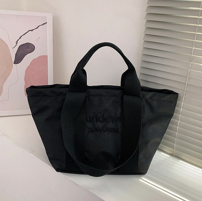 英字刺繍入りナイロントートバッグ