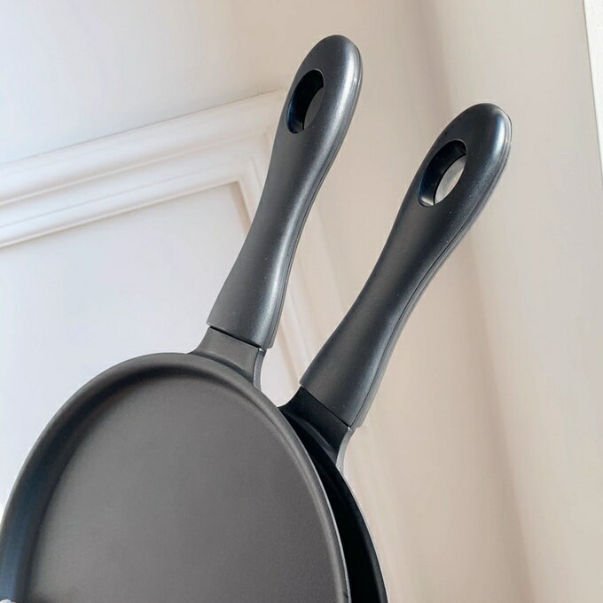 【メール便送料無料】フライパン持って行くの？！料理出来そうなケース おもしろプレゼントにピッタリ！ iPhone7 iPhone8 iPhone7Plus iPhone8Plus iPhoneX Xs iPhoneXR iPhoneXSMax iPhone11 11Pro 11ProMax iPhoneSE iPhone12 12mini 12Pro 12ProMax