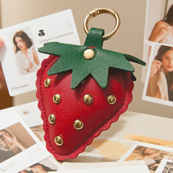 【メール便送料無料】≪大人気フルーツシリーズ≫ハイブランドのバッグとも相性ばっちり♪大人女子にぴったりな高級感のある皮革素材のぷくっとしたストロベリーモチーフが可愛いチャームストラップ(4.0)