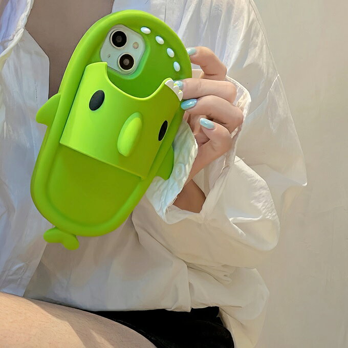 【メール便送料無料】≪大人気海の生き物シリーズ≫使いやすいシリコングリーンボディ♪大人女子にぴったりなPOPでCUTEなサンダル風のサメさんモチーフスマホケース iPhone11 iPhone12 12Pro 12ProMax iPhone13 13Pro 13ProMax iPhone14 14Pro 14ProMaxの商品画像 2