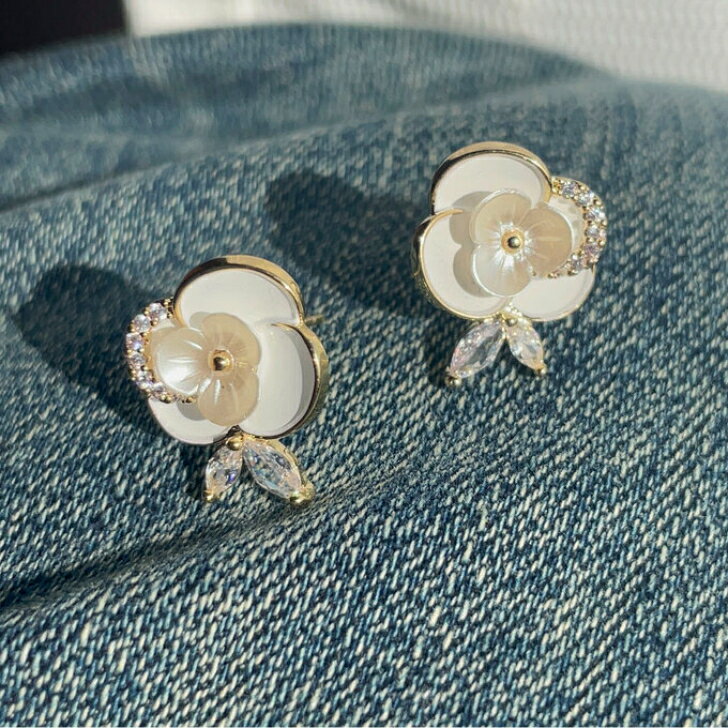 乐天商城 - ピアス 白いフラワー ジャスミン 小ぶり 小さい セカンドピアス S925ポスト K18 夏 大人可愛い 大人女子 ギフト レディース
