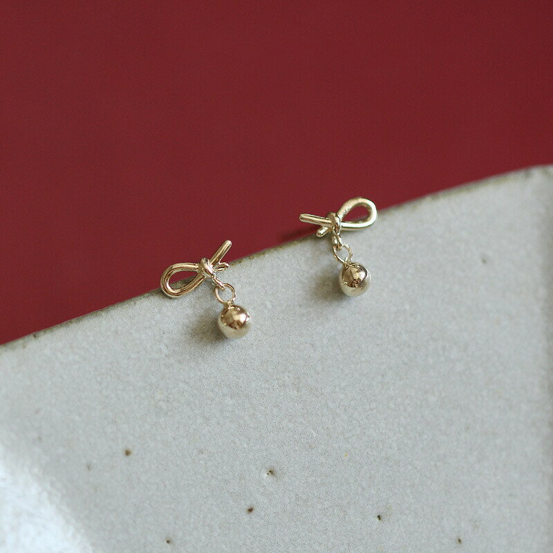 小さい ピアス S925 金属アレルギー つけっぱなし レディース 人気ピアス 繊細 結び目とゆらゆら丸玉 ミニピアス 大人女子 K18 SV925 ニッケルフリー 職場アクセサリー ギフト プレゼント 妻 彼女 娘 母 記念日 小さめ