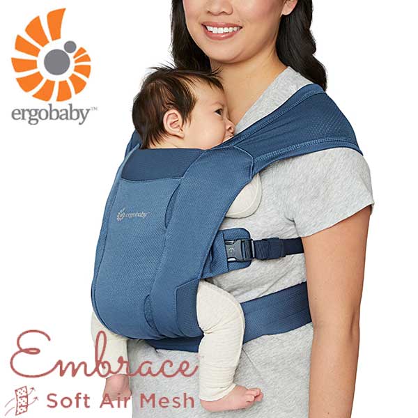 品名 エルゴベビー　Ergobaby　 EMBRACE　Soft Air　エンブレース　ソフトエア サイズ 腰回り約135cmまで 材質 本体：ポリエステル100%、メッシュ生地：ポリエステル92%、ポリウレタン8％ 対象 新生児(3.2kg)〜1歳頃(11.3kg)・新生児対面抱き：身長50.8cm(3.2kg)〜58.4cm(目安：0ヶ月〜2ヶ月頃)・対面抱き：身長58.4cm〜体重11.3kg(目安：2ヶ月頃〜1歳頃)・前向き抱き：身長66cm〜体重11.3kg(目安：首すわり後5ヶ月頃〜1歳頃) その他 （お手入れ方法）中性洗剤を使用し、30℃程度の水で洗濯機の弱流水にて洗濯ネットに入れて洗濯してください。※商品ご使用の際は、詳細情報について必ず取扱説明書をご確認の上ご利用ください。 原産国 ベトナム 備考 ※偽造品・並行品ではなく、日本正規総代理店（株式会社ダッドウェイ）が提供する正規品です。※2年保証（安全基準）SGマーク適合 (適用期間：1ヶ月?12ヶ月)新生児期やおうちでの抱っこにオススメな抱っこひも「エンブレース」に待望のメッシュタイプ「エンブレース ソフトエア」が新登場！1歳になるまでの小さな赤ちゃんを、やわらかく体にフィットするSoft Airメッシュ生地でやさしくサポート。ウエストとサイドのバックルを留めるだけのシンプルな作りで、はじめての抱っこやお家での使用にオススメ。エルゴの抱っこ紐はすでに持っているけど、もう1本簡易的なものが欲しい、という方にもおすすめです。EMBRACE　Soft Air エルゴ エンブレースは、Ergobaby エルゴベビーキャリアの新生児期に特化した抱っこひも。初めての抱っこをスムーズに。エルゴベビーのプラスワンアイテム。新生児から1歳になるまでの小さな赤ちゃんをストレッチ生地でやさしくサポート。おうちでの寝かしつけや短い時間のお出かけに。 エルゴの抱っこ紐はすでに持っているけど、もう1本簡易的なものが欲しい、という方にも おすすめです。 ソフトグレー ウォッシュドブラック ブルー