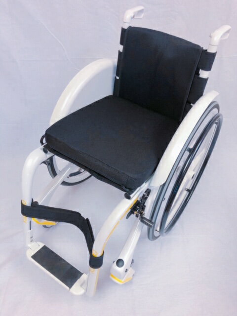 車椅子　GIGANTEX社　カーボン　折り畳み式　車椅子　MF012+WH277(ホイール24インチ）ホワイトカラー